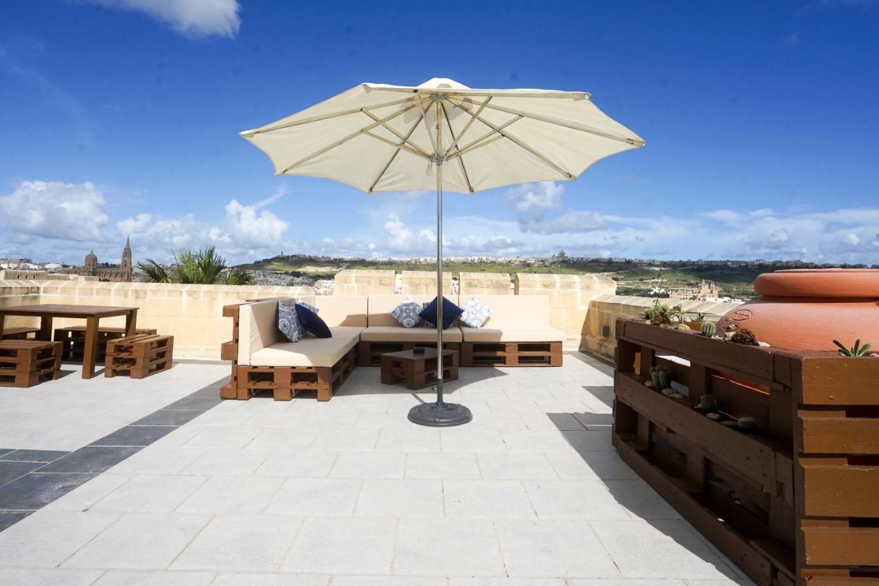 Getawaynpetto Private Duplex Maisonette With Jacuzzi Hot Tub Mgarr Exterior foto