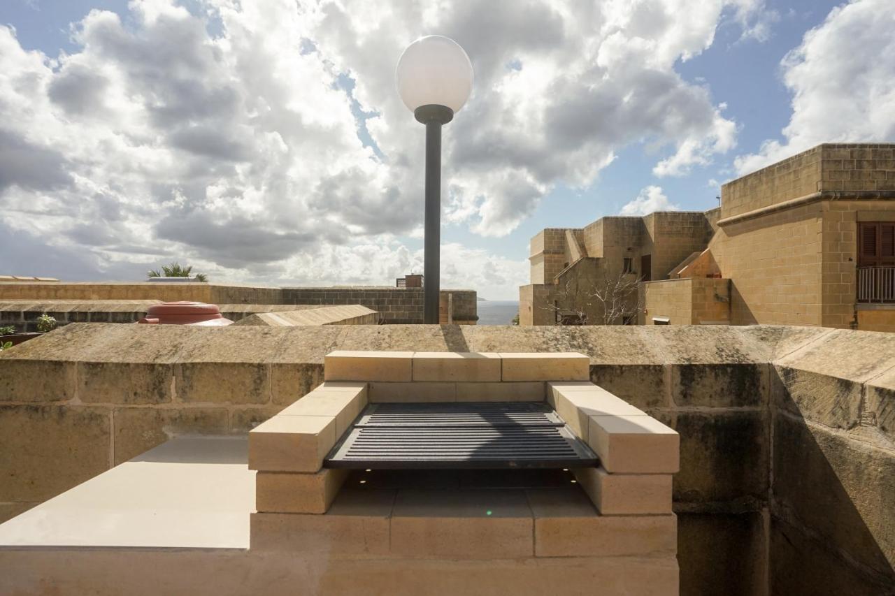 Getawaynpetto Private Duplex Maisonette With Jacuzzi Hot Tub Mgarr Exterior foto