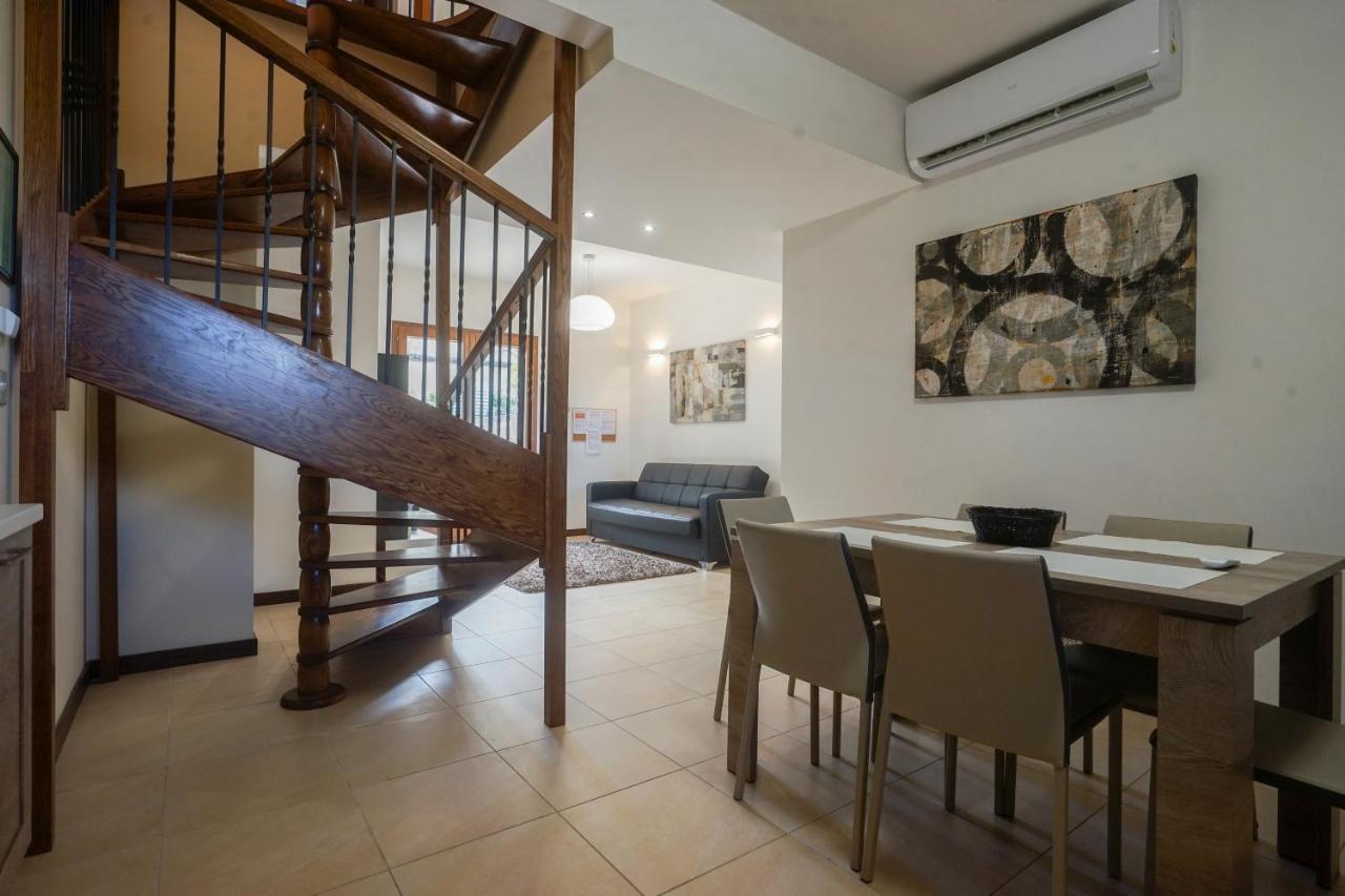 Getawaynpetto Private Duplex Maisonette With Jacuzzi Hot Tub Mgarr Exterior foto
