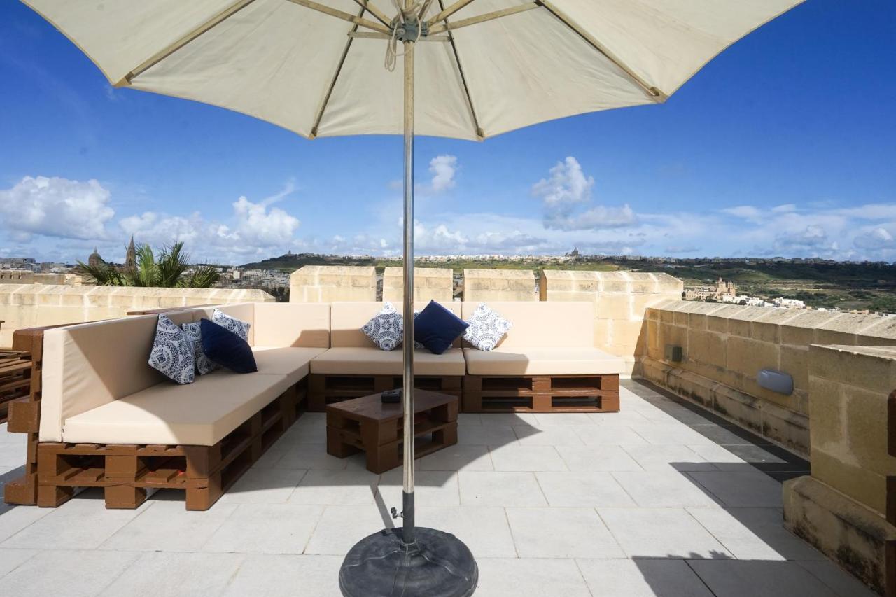 Getawaynpetto Private Duplex Maisonette With Jacuzzi Hot Tub Mgarr Exterior foto