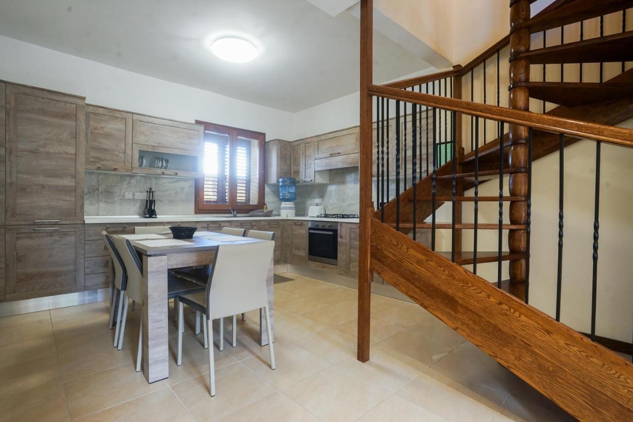 Getawaynpetto Private Duplex Maisonette With Jacuzzi Hot Tub Mgarr Exterior foto