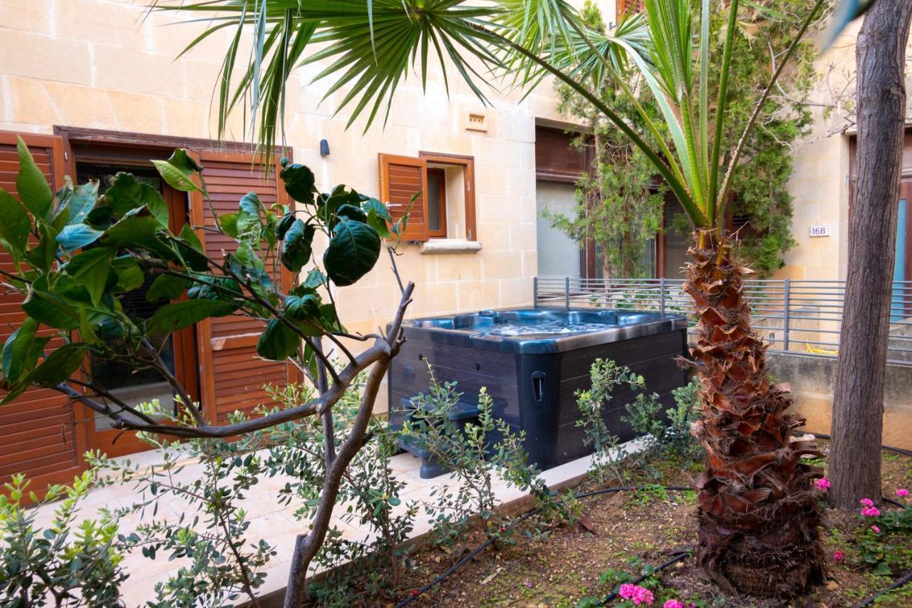 Getawaynpetto Private Duplex Maisonette With Jacuzzi Hot Tub Mgarr Exterior foto