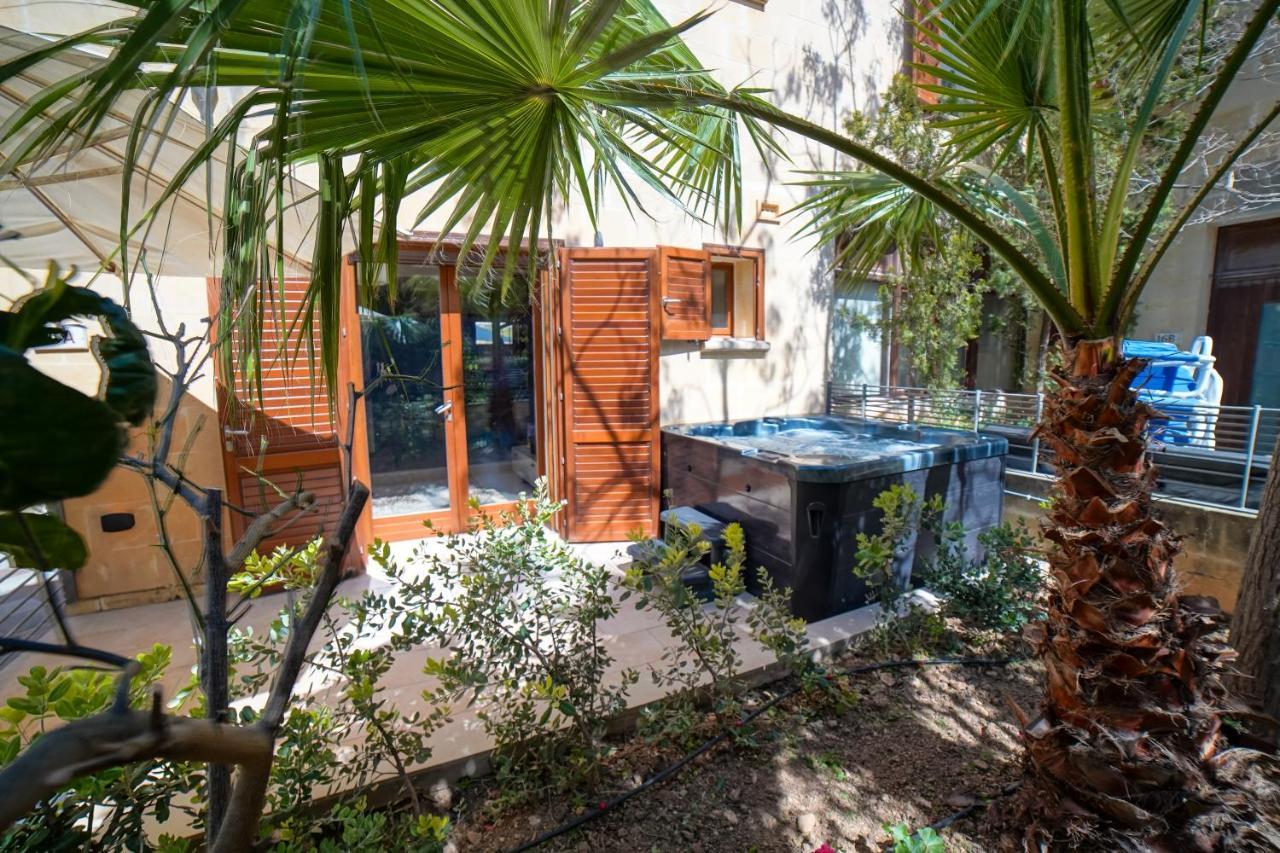 Getawaynpetto Private Duplex Maisonette With Jacuzzi Hot Tub Mgarr Exterior foto