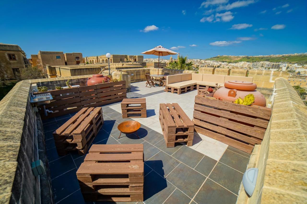 Getawaynpetto Private Duplex Maisonette With Jacuzzi Hot Tub Mgarr Exterior foto