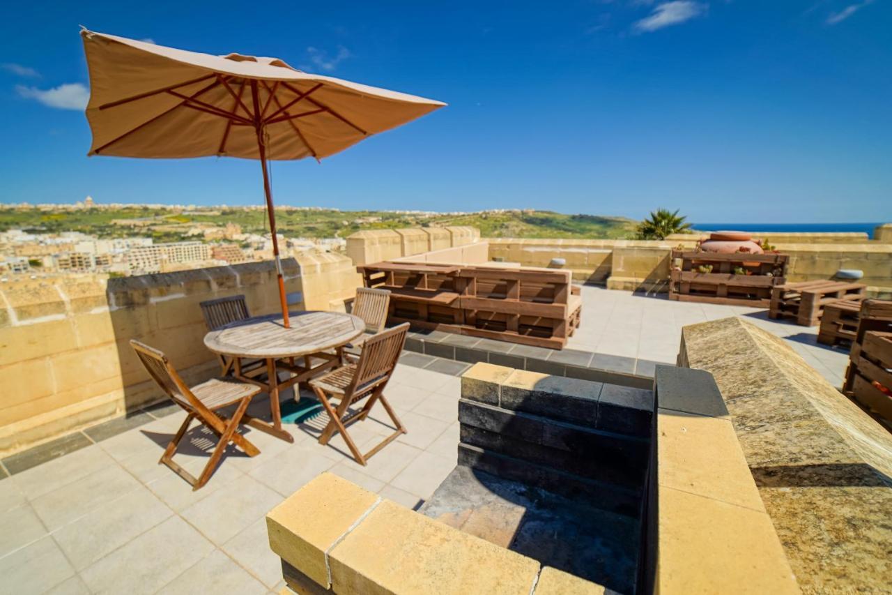 Getawaynpetto Private Duplex Maisonette With Jacuzzi Hot Tub Mgarr Exterior foto